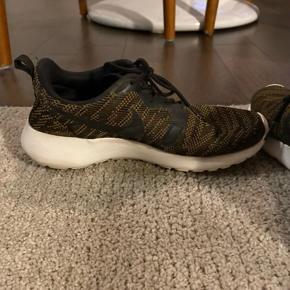 Nike Roshe Run Knit Jacquard Sneaker in black and yellow lace up y2k size 6.5 - Picture 8 of 9